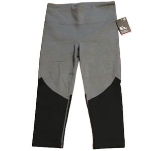 GapFit High Waist Capris, High Compression Leggings, Blackout Technology, NWT